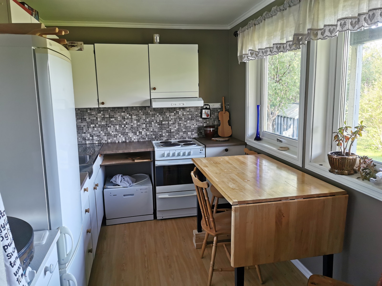 Kjøkken i sokkeleilighet Galleribilde