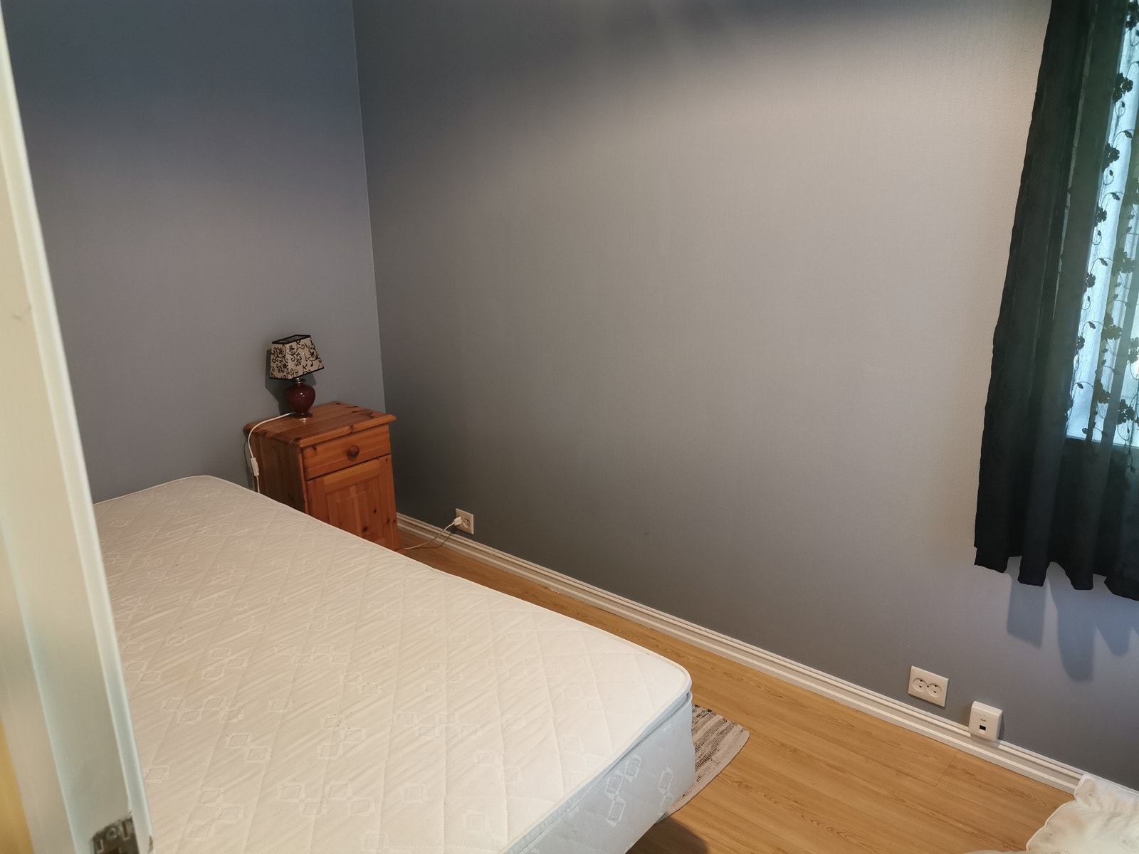 Soverom sokkelleilighet. Galleribilde