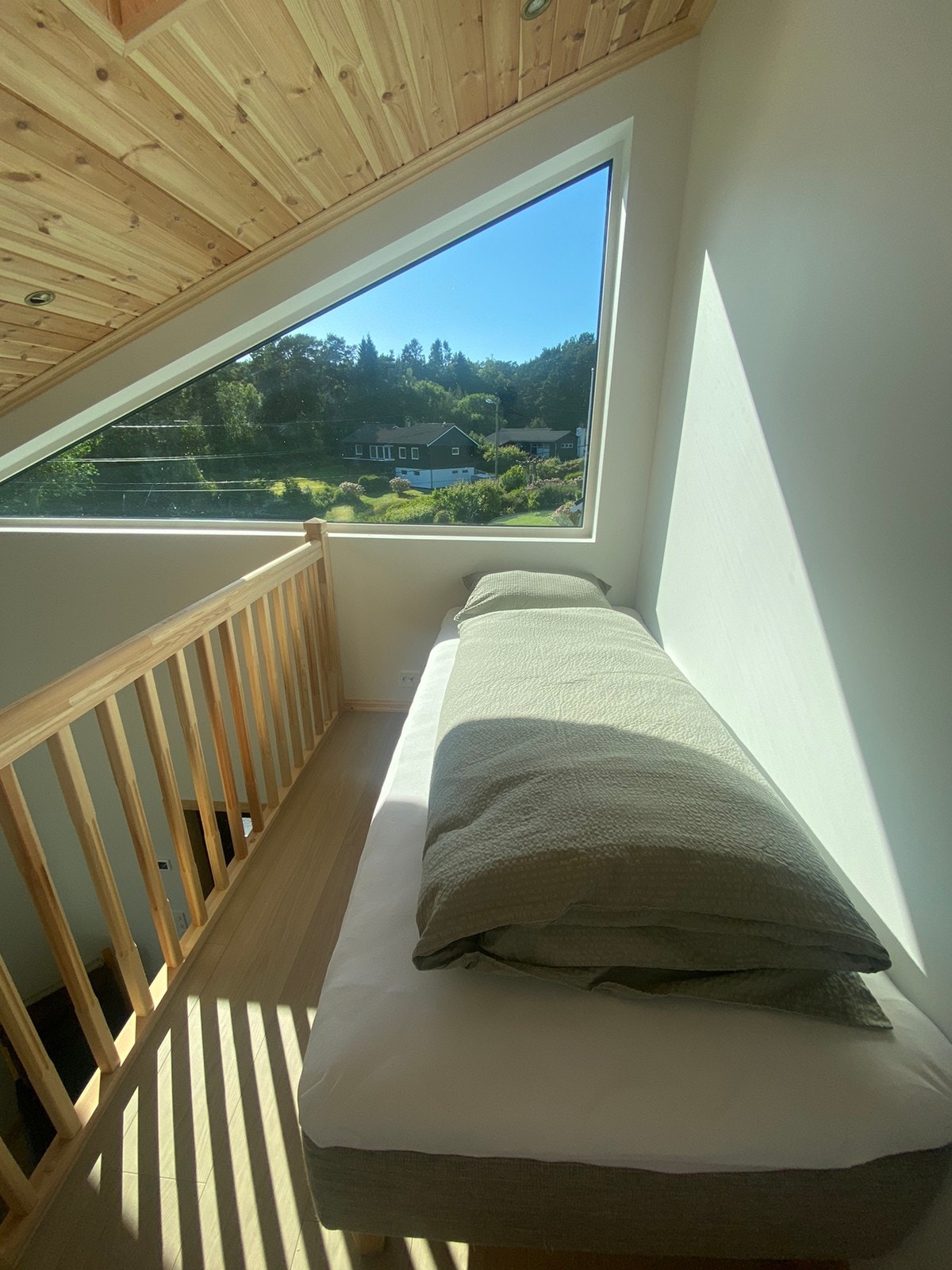 Sovehems (gardiner monteres i juli) Galleribilde