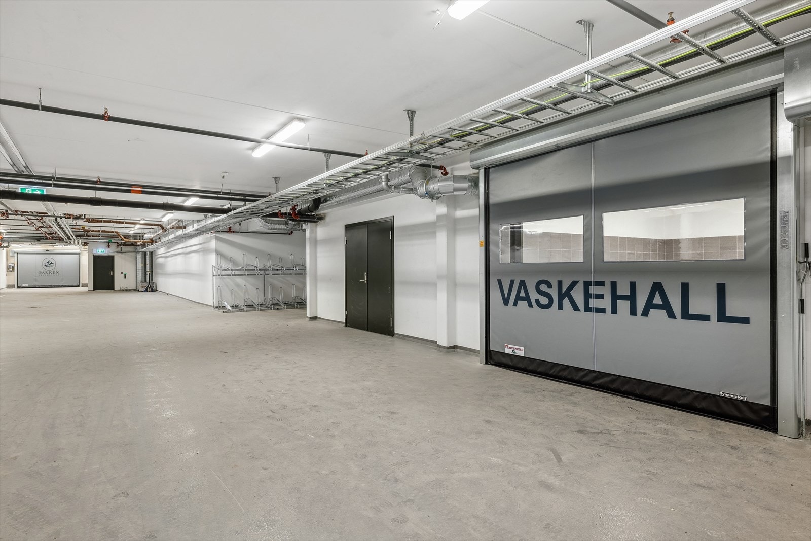 Egen vaskeplass for bil i kjeller. Galleribilde
