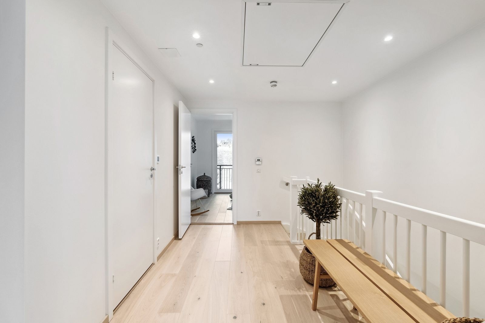 Inngang til bad nr. 2 fra gangen. Galleribilde