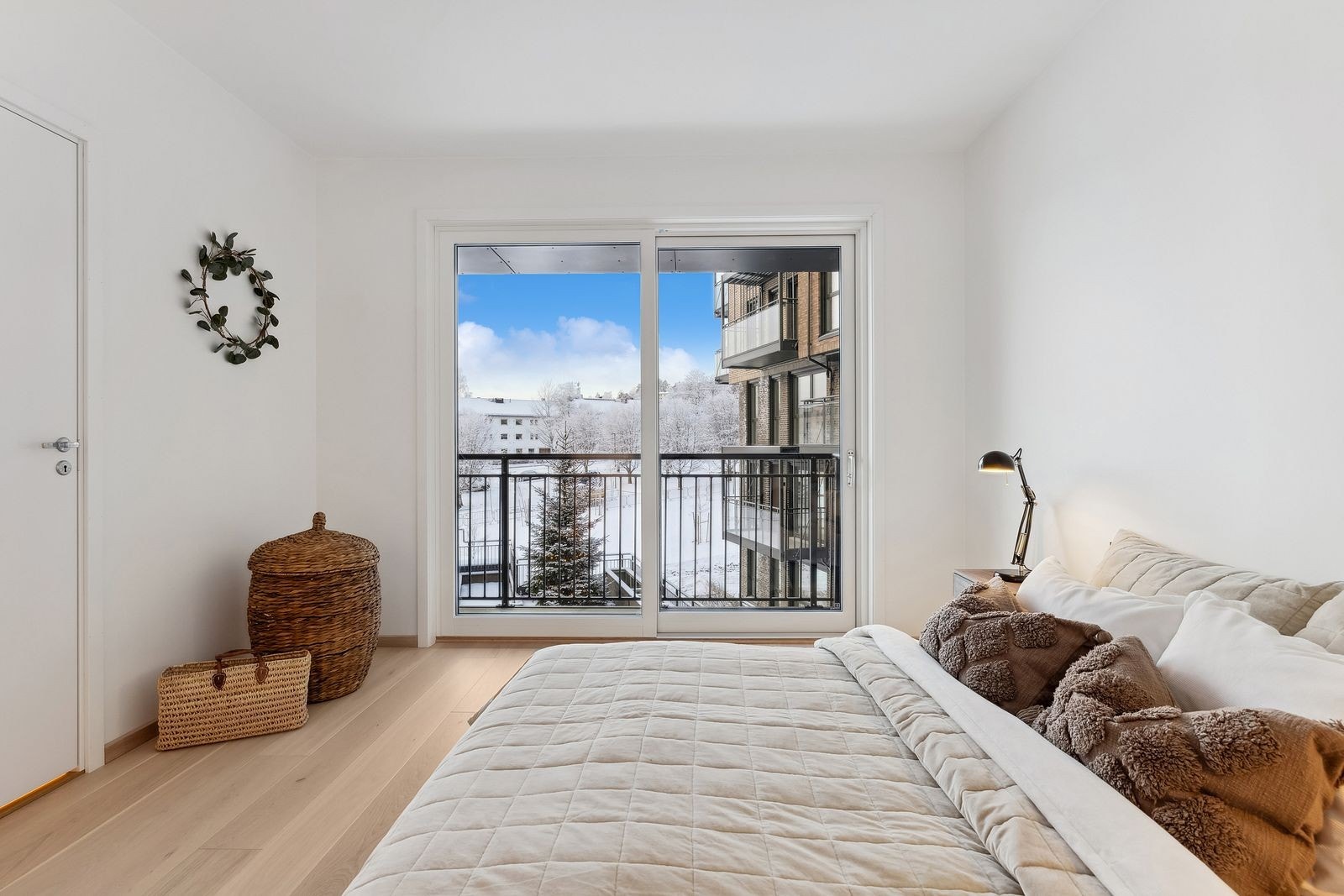 Hovedsoverom inn mot bakhagen. Galleribilde