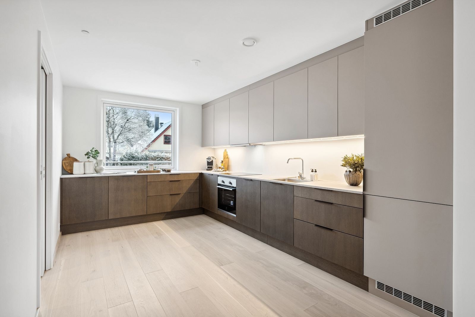 Solid kjøkkenleverasne fra HTH. Galleribilde