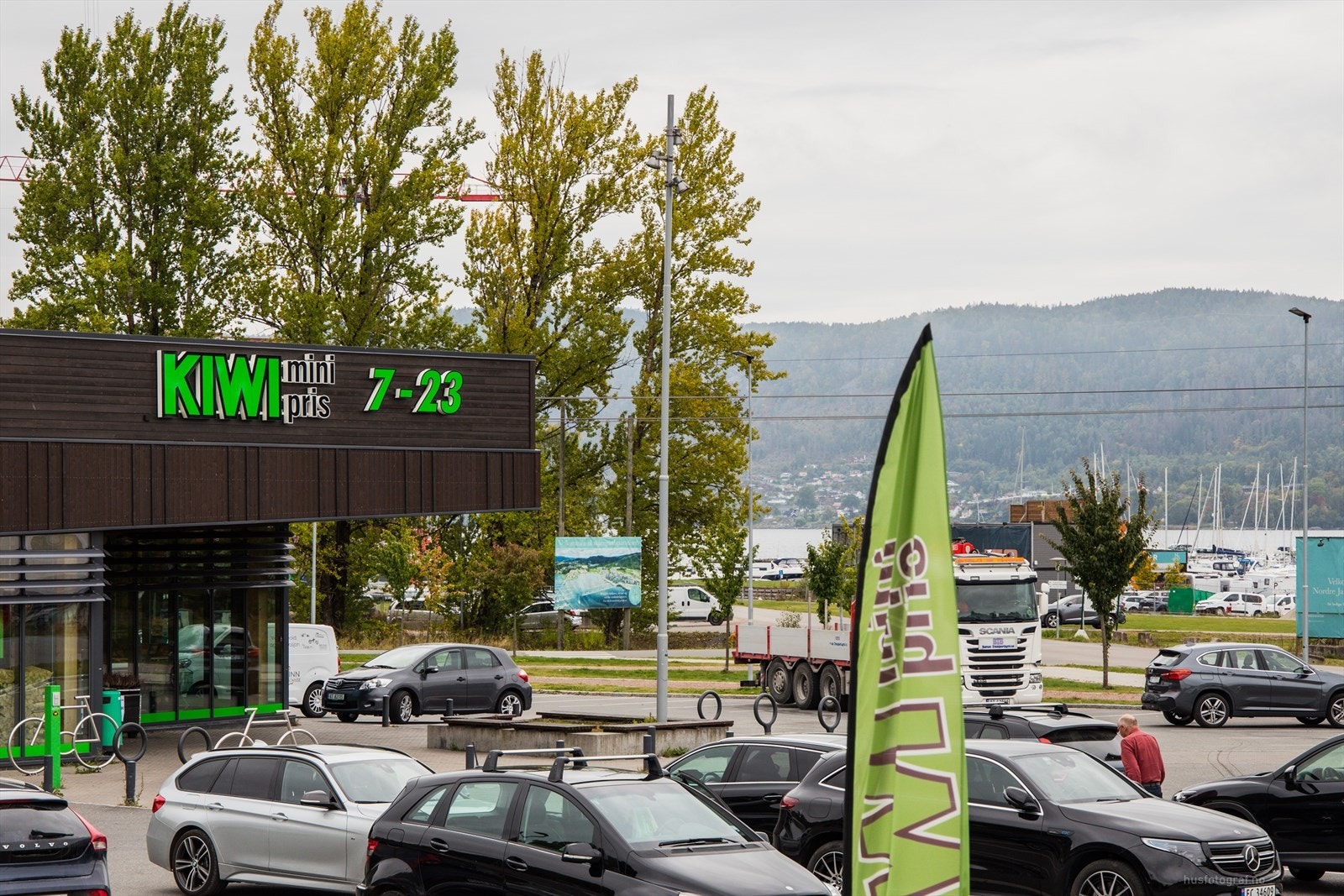 Kiwi er etablert ved innkjøringen til område. Galleribilde