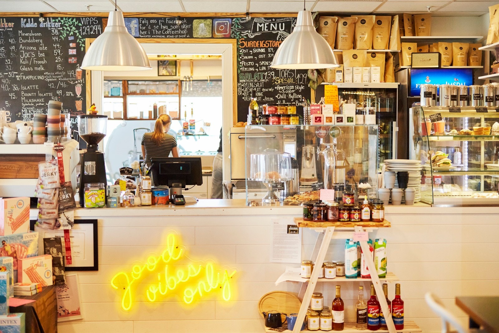 Her får du Vestbys kanskje mest populære kafé, The Coffee Shop, som aller nærmeste nabo! Galleribilde