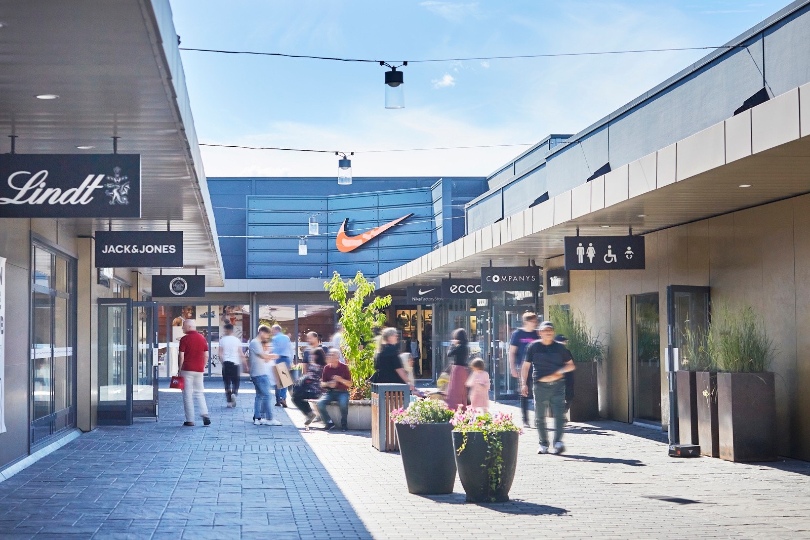 I Vestby finner du "Oslo Fashion Outlet", et av landets største shoppingstrøk Galleribilde