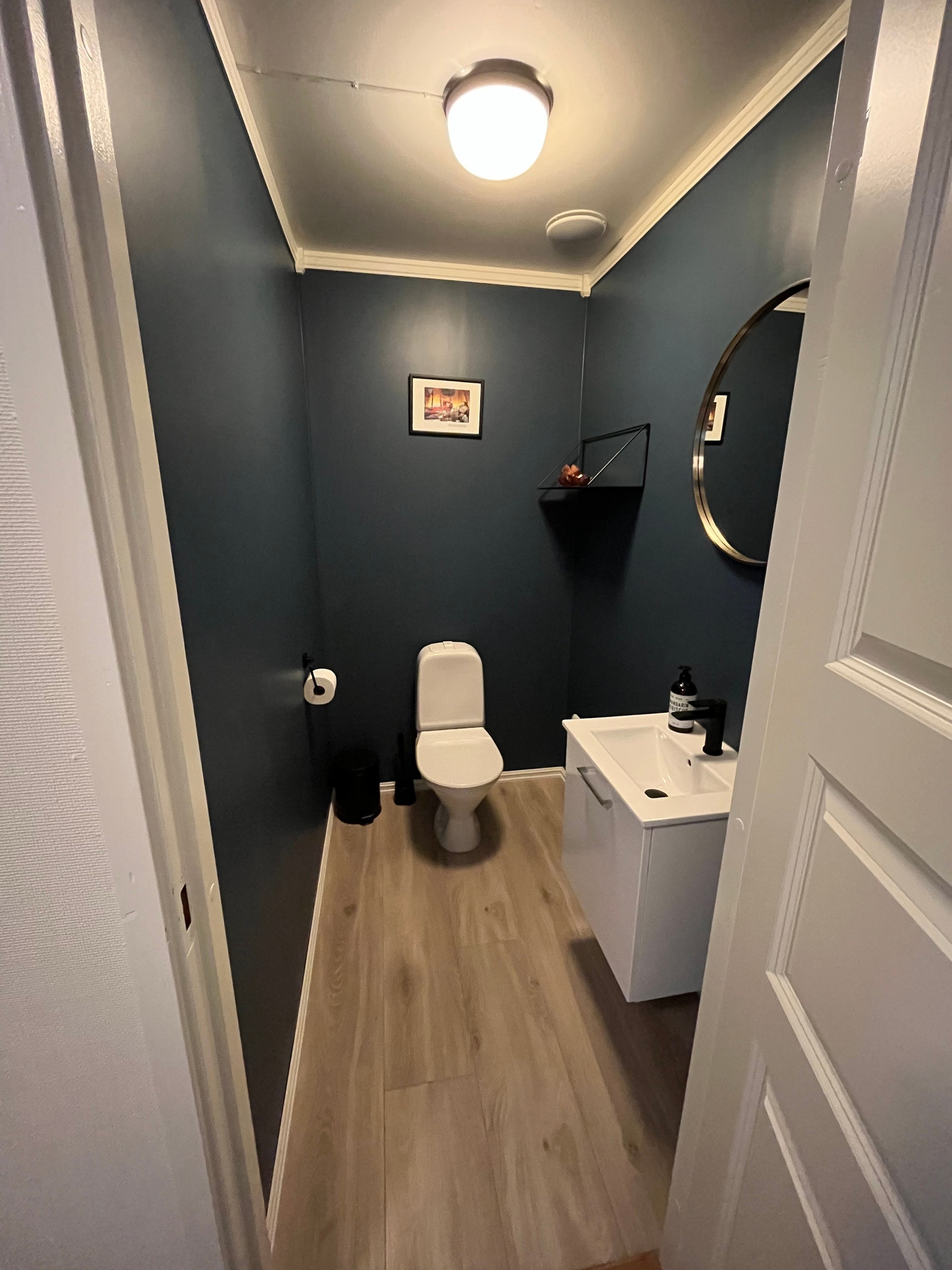 Toalett i kjelleren. Galleribilde