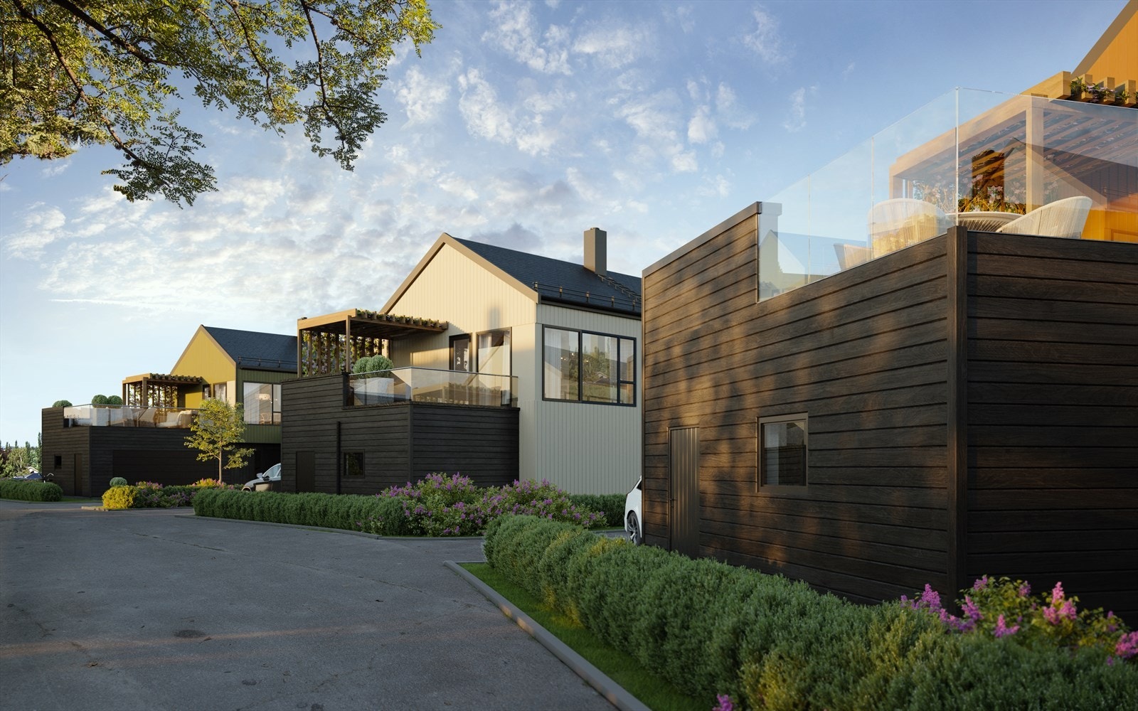 De store husene har fine uteområder på flere sider og både på bakkeplan samt i høyden. Galleribilde