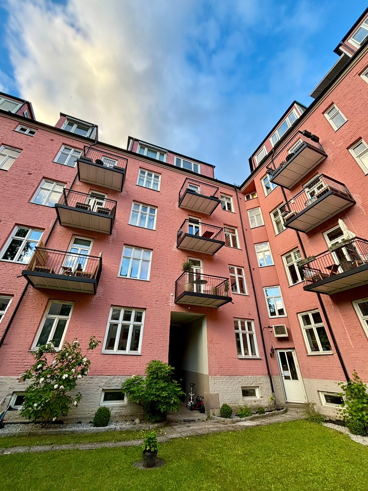 Velholdt bygg Galleribilde