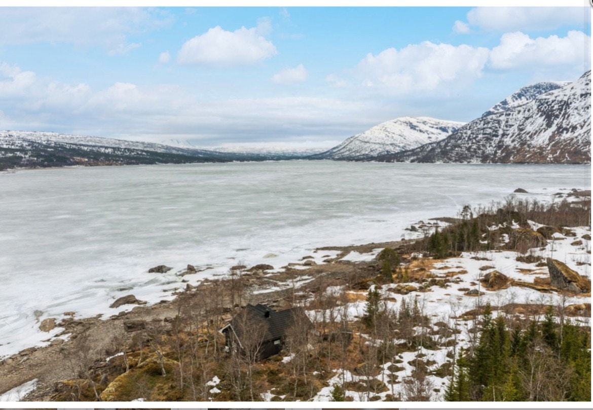 Nyt stillheten ute mens isen smelter på våren Galleribilde
