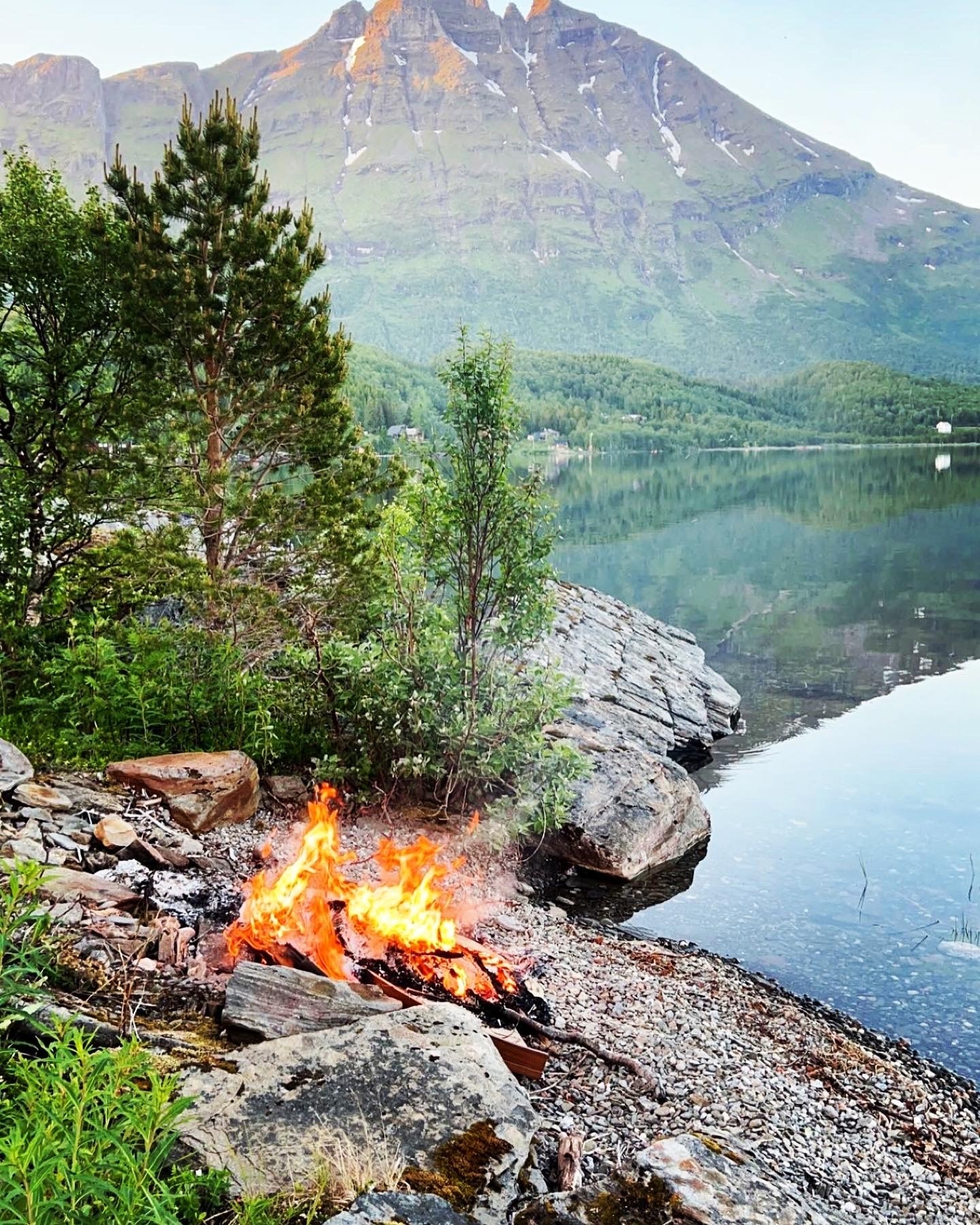 St Hansaften kan feires omslynget av fjell og vann Galleribilde