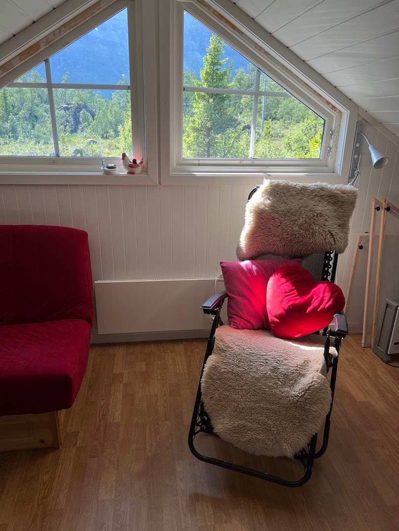 Fra en annen vinkel av hems. Her er også plass til 4-5 soveplasser. Galleribilde