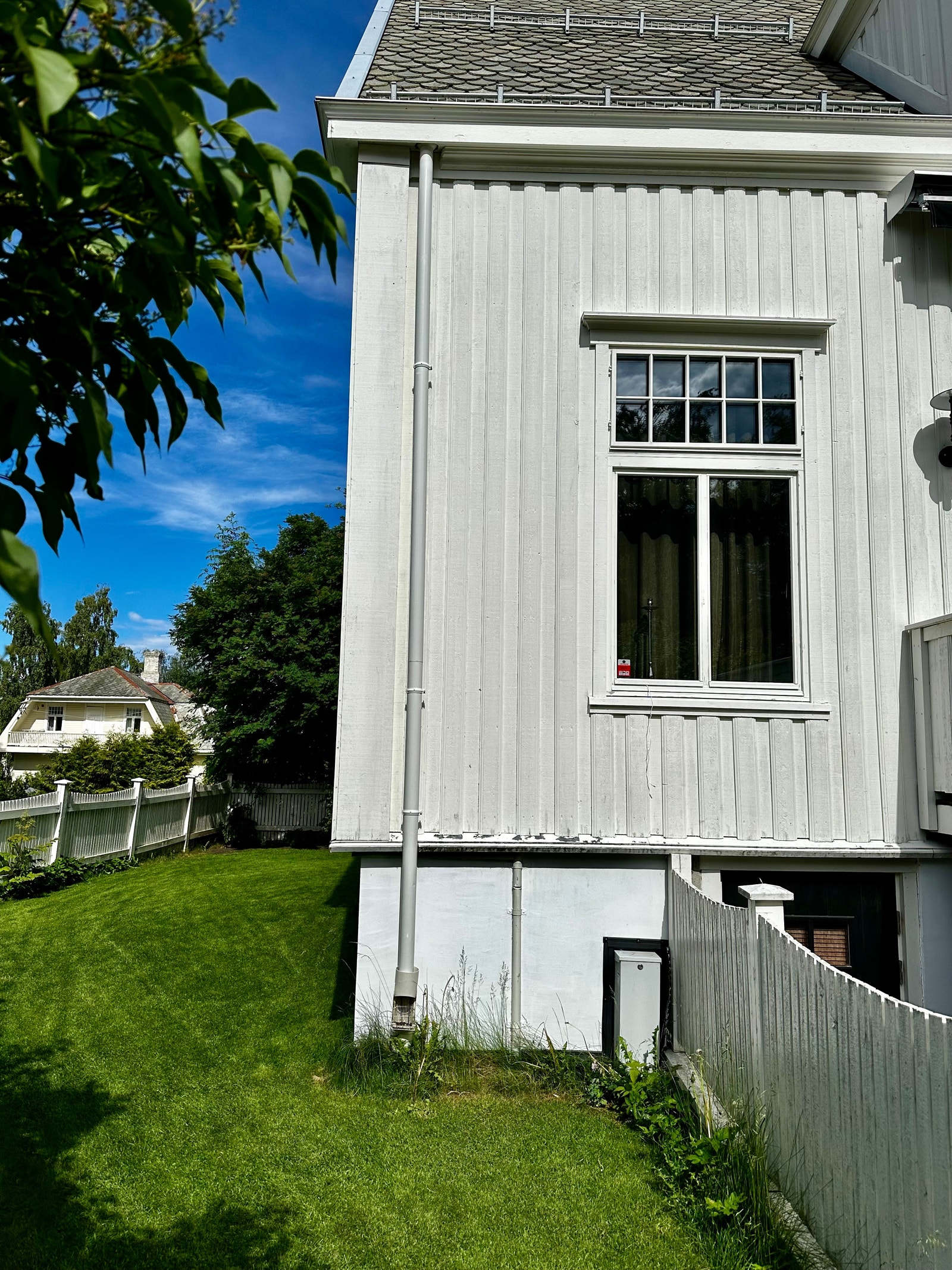 Plen ved inngangsdør som fritt kan benyttes av leietaker Galleribilde