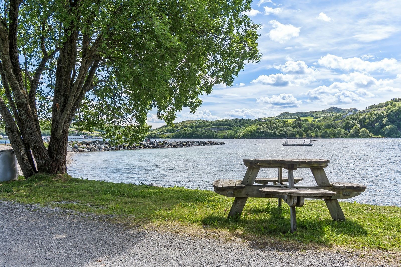 Utsikt til badestranden på Mebostad Galleribilde