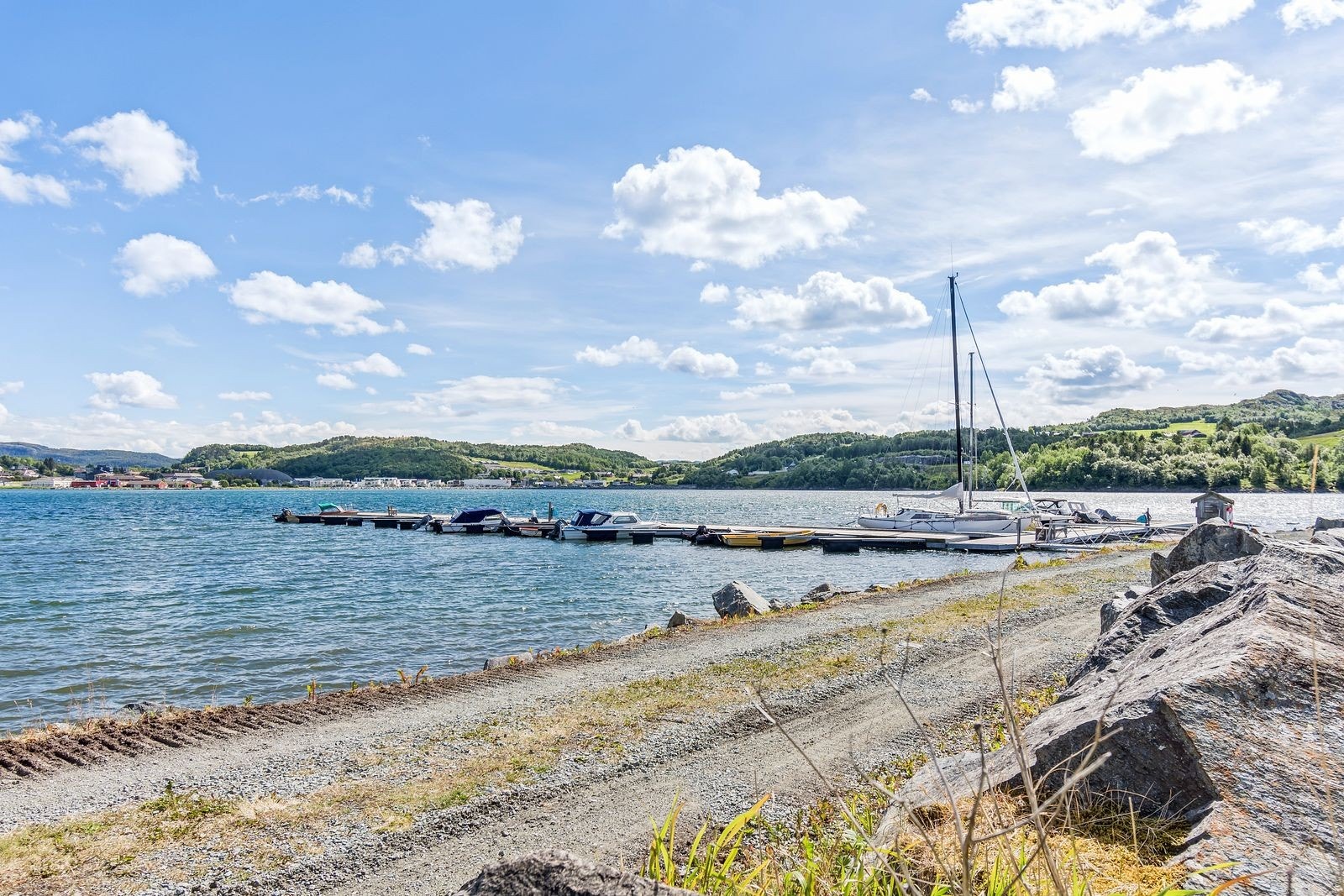 Båthavnen på Mebostad Galleribilde
