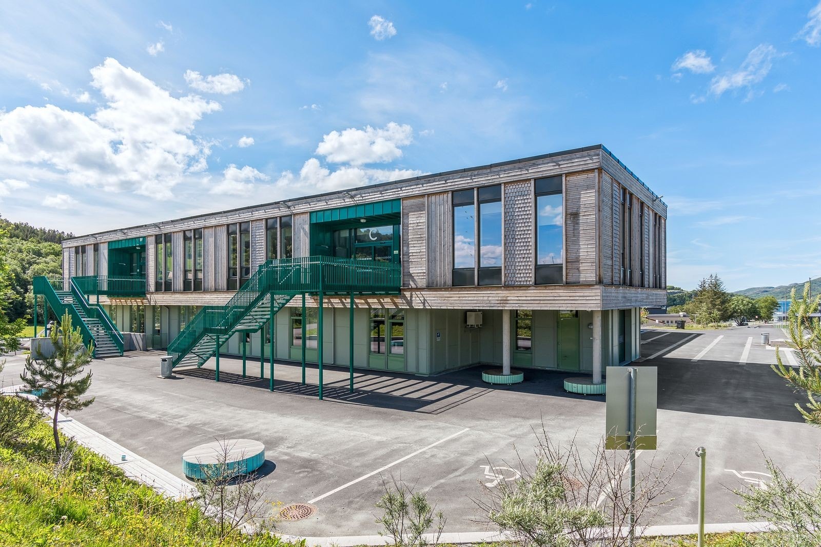 Bjugn barneskole og ungdomsskole som ligger i sentrum av Bjugn. Galleribilde