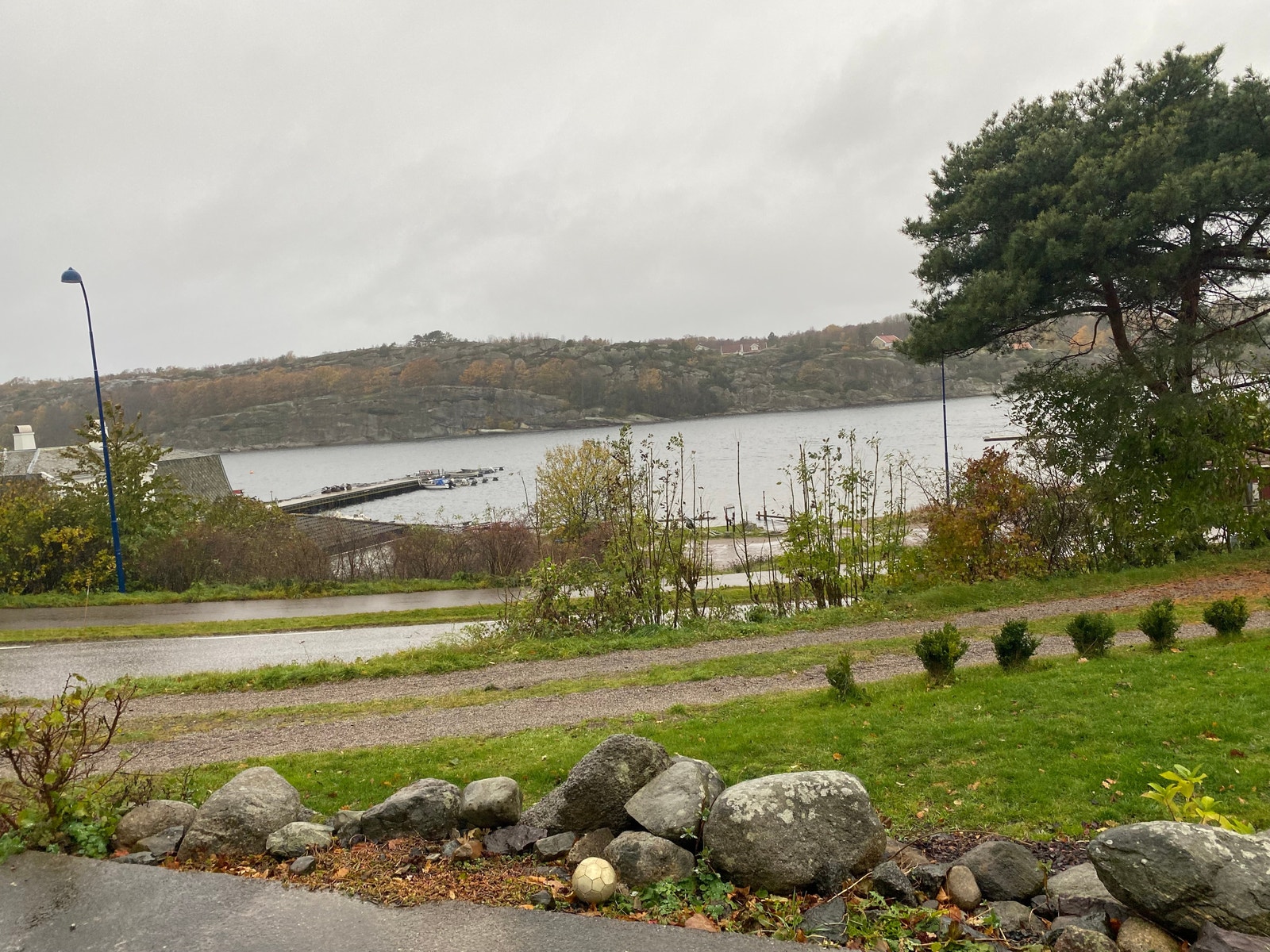 Utsikt fra stue og kjøkken Galleribilde