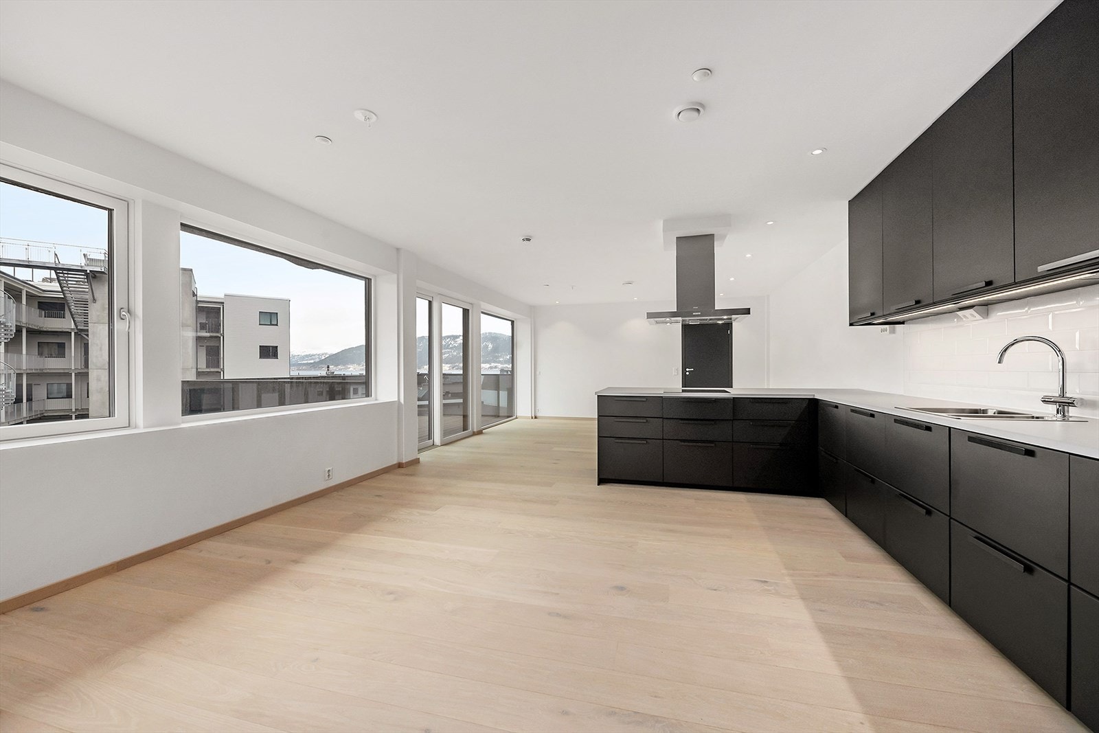 Leilighet 6 befinner seg i 3. etasje og inneholder 3 soverom og 2 bad. Galleribilde