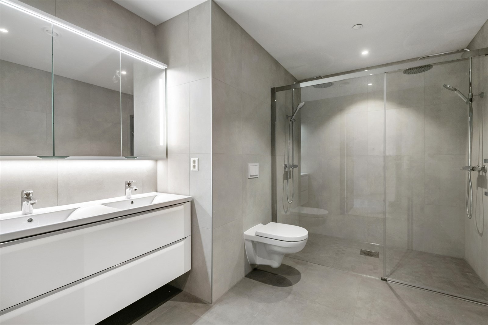 Leilighetene har god kvalitet på materialer og innredninger og man kan enkelt sette sitt personlige preg med møbler og interiør. Galleribilde