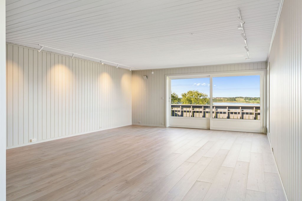 Stor utbygd stue m/utg. balkong Galleribilde