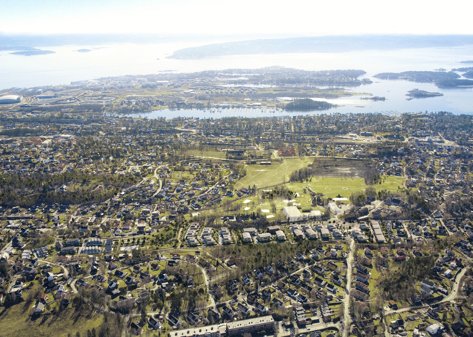 Totalt 160 boliger, 88 rekkehus og 72 leiligheter, med en rolig og tilbaketrukket beliggenhet. Galleribilde