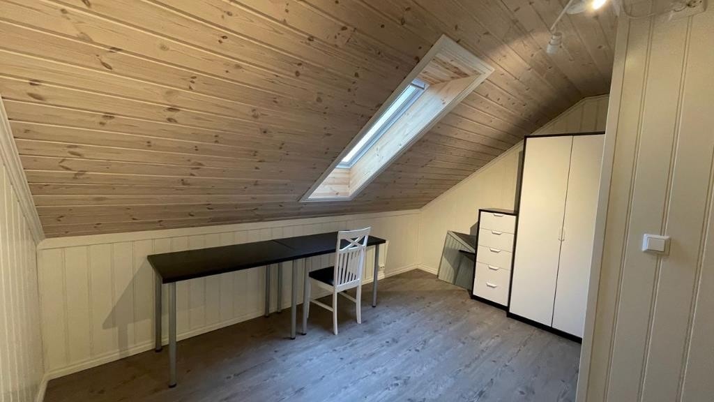 Soverom oppe, nord Galleribilde