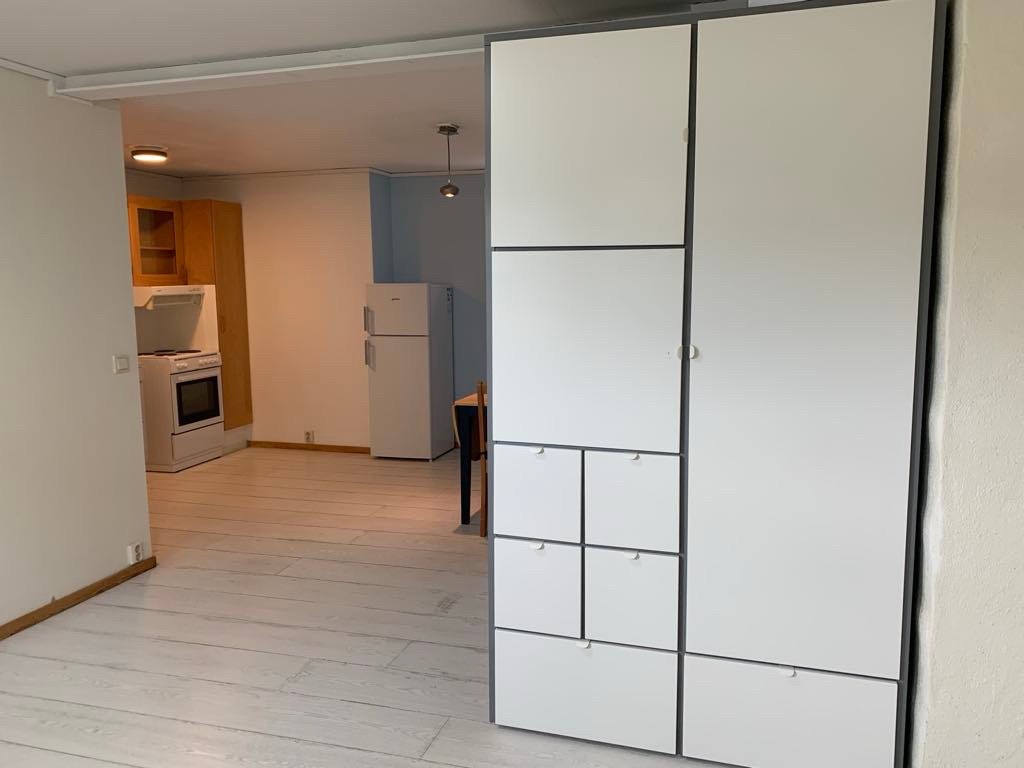 Fra stuen til kjøkkenet Galleribilde