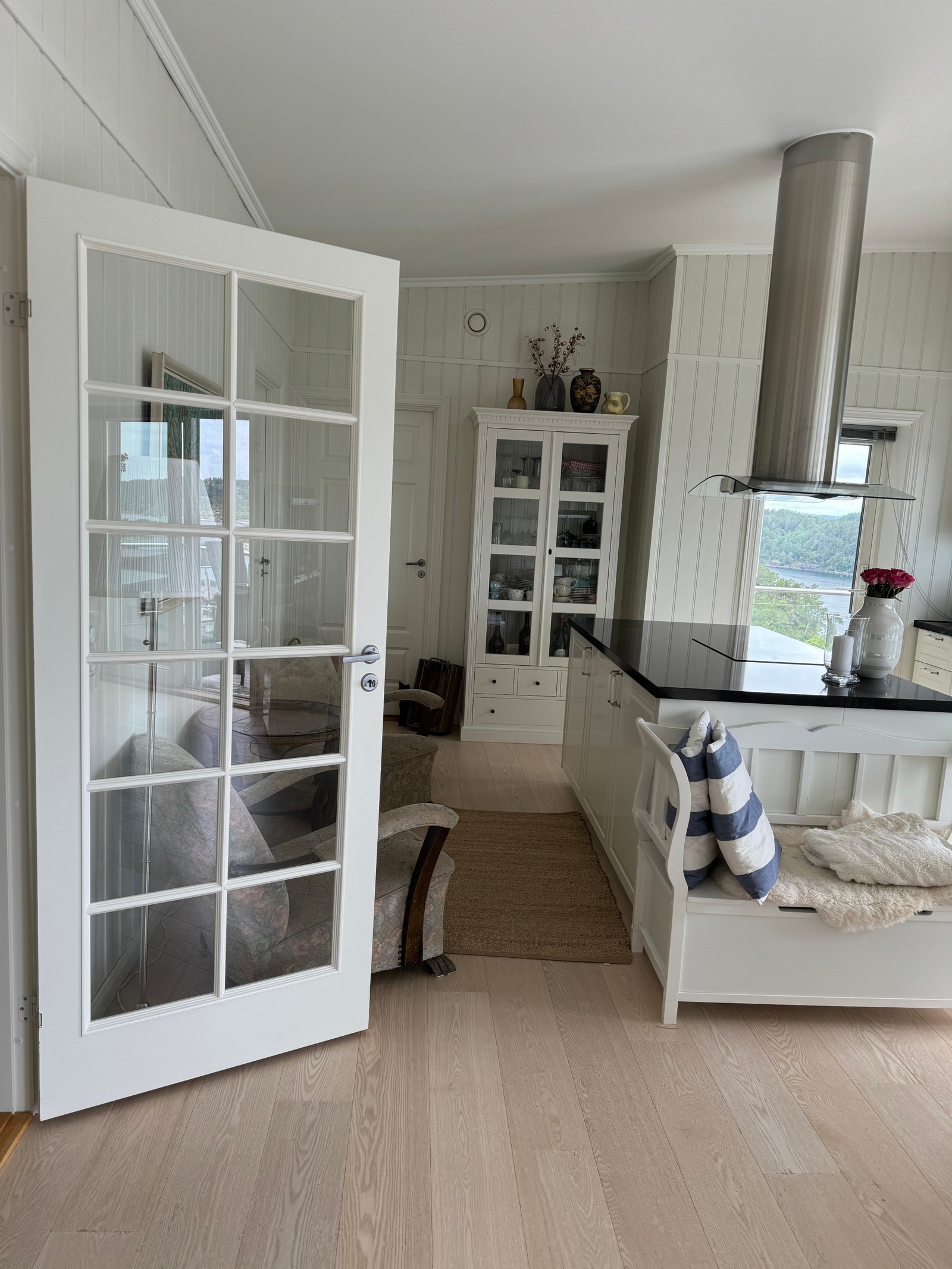 Del av kjøkken og stue Galleribilde