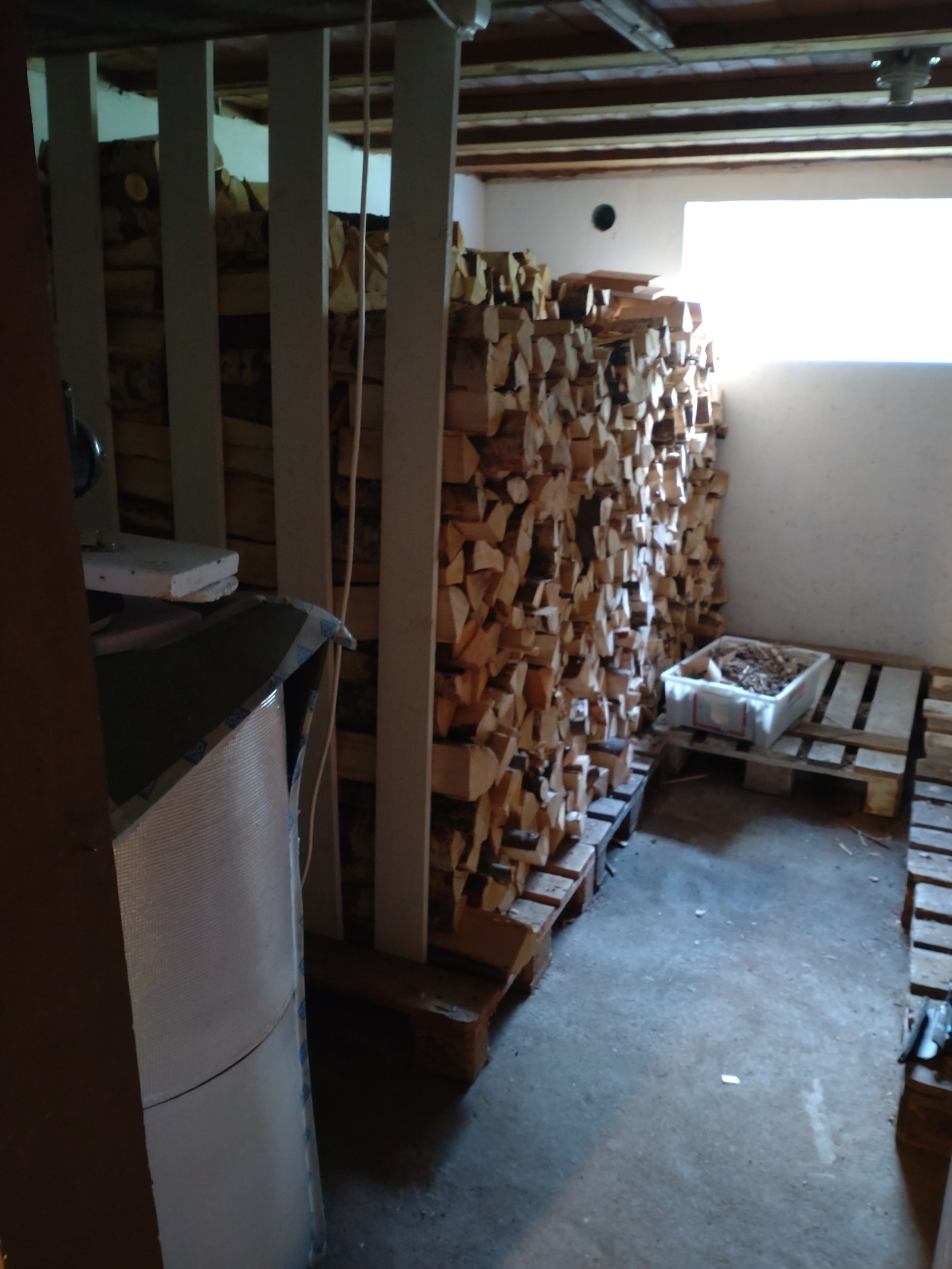 Kjeller, vedbod... Galleribilde