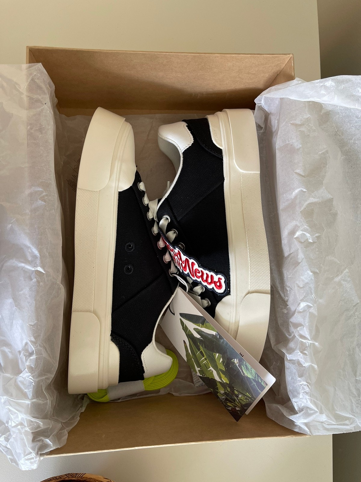 Nye sneakers Good News x H&M FINN-torget