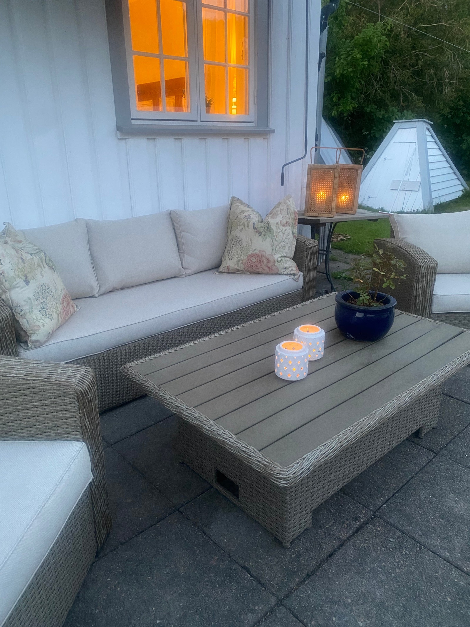 Uteplass. Galleribilde