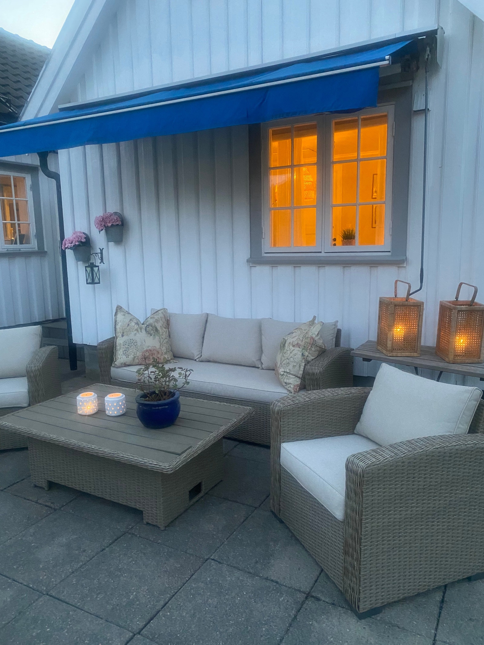 Uteplass. Galleribilde