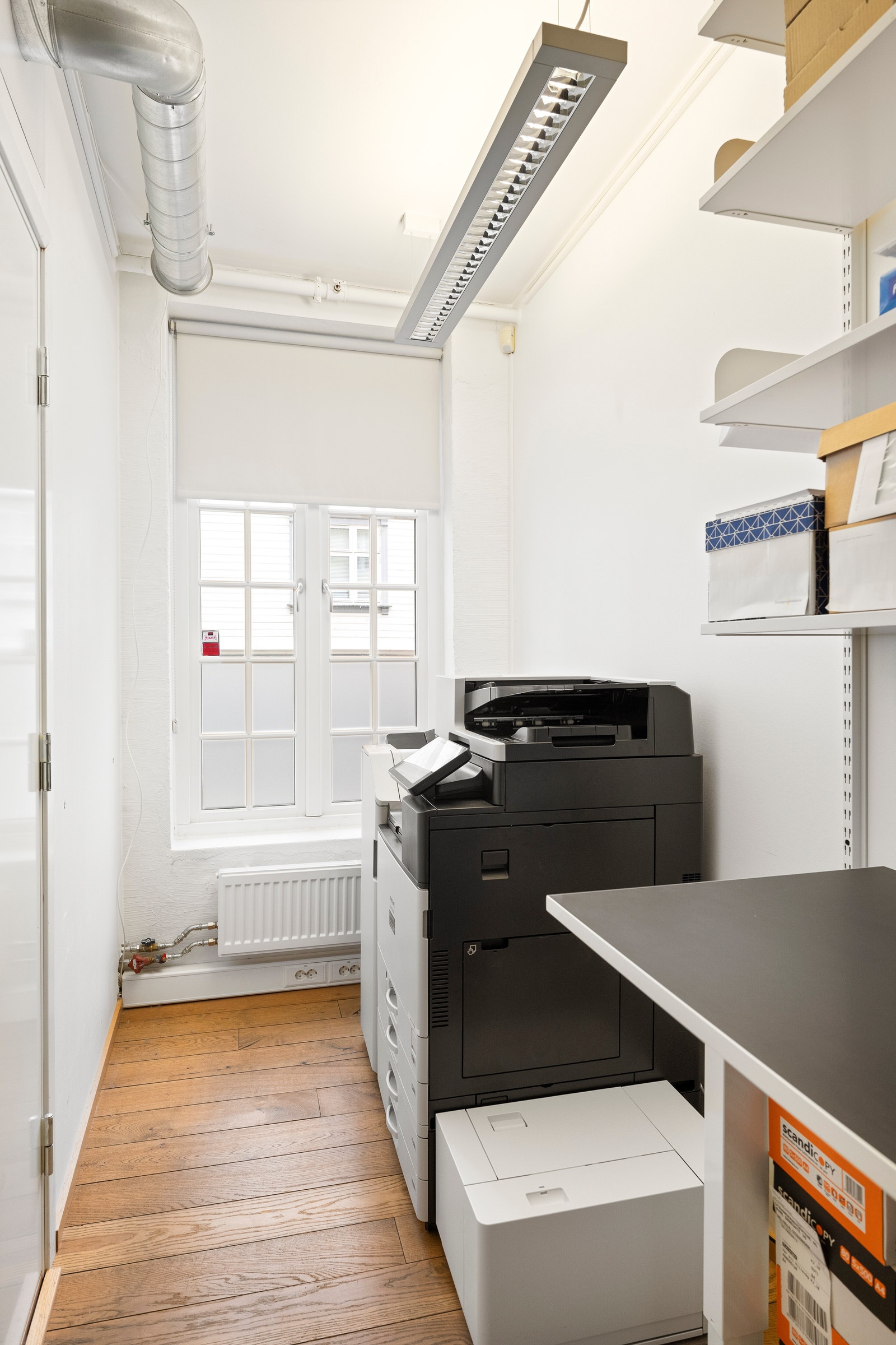 Kopirom / teknisk rom, med sikringsskap. Galleribilde