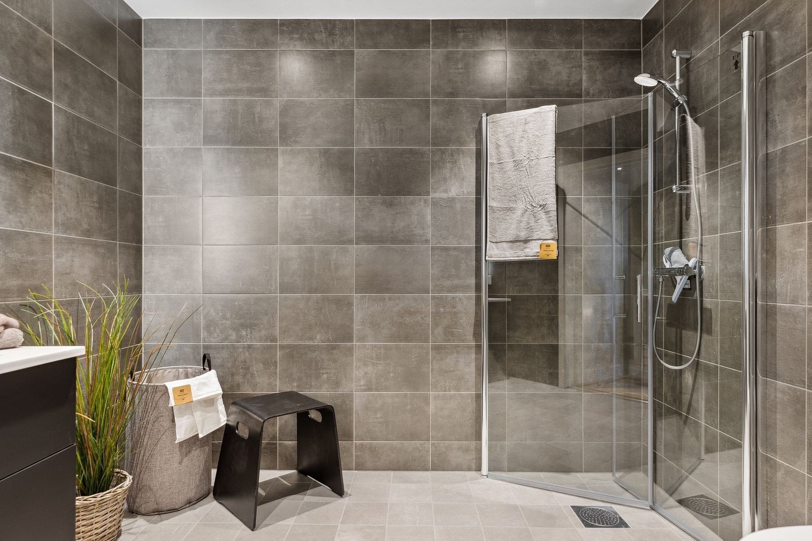 Illustrasjon, flislagt bad Galleribilde