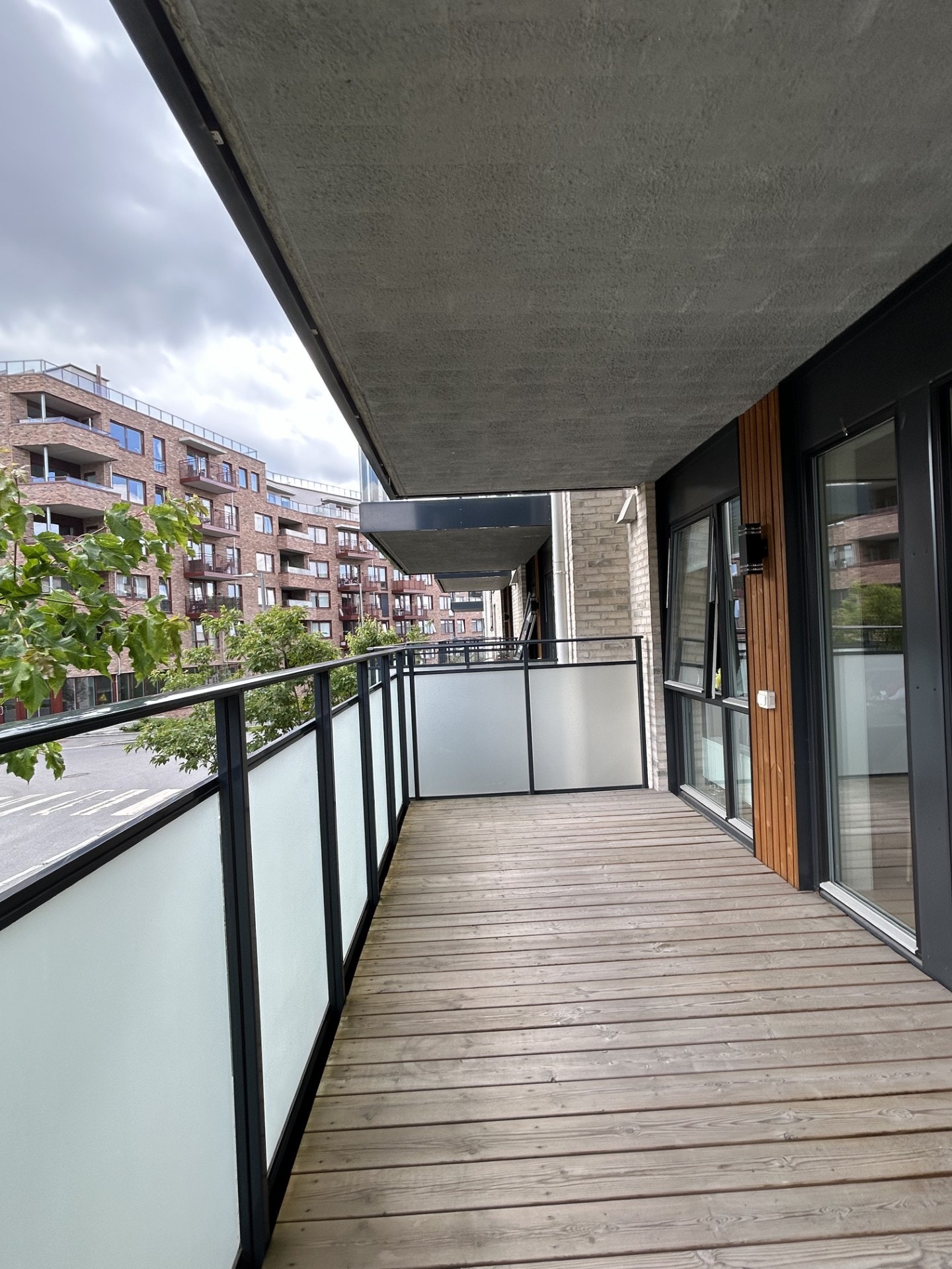 Stor og lys balkong Galleribilde