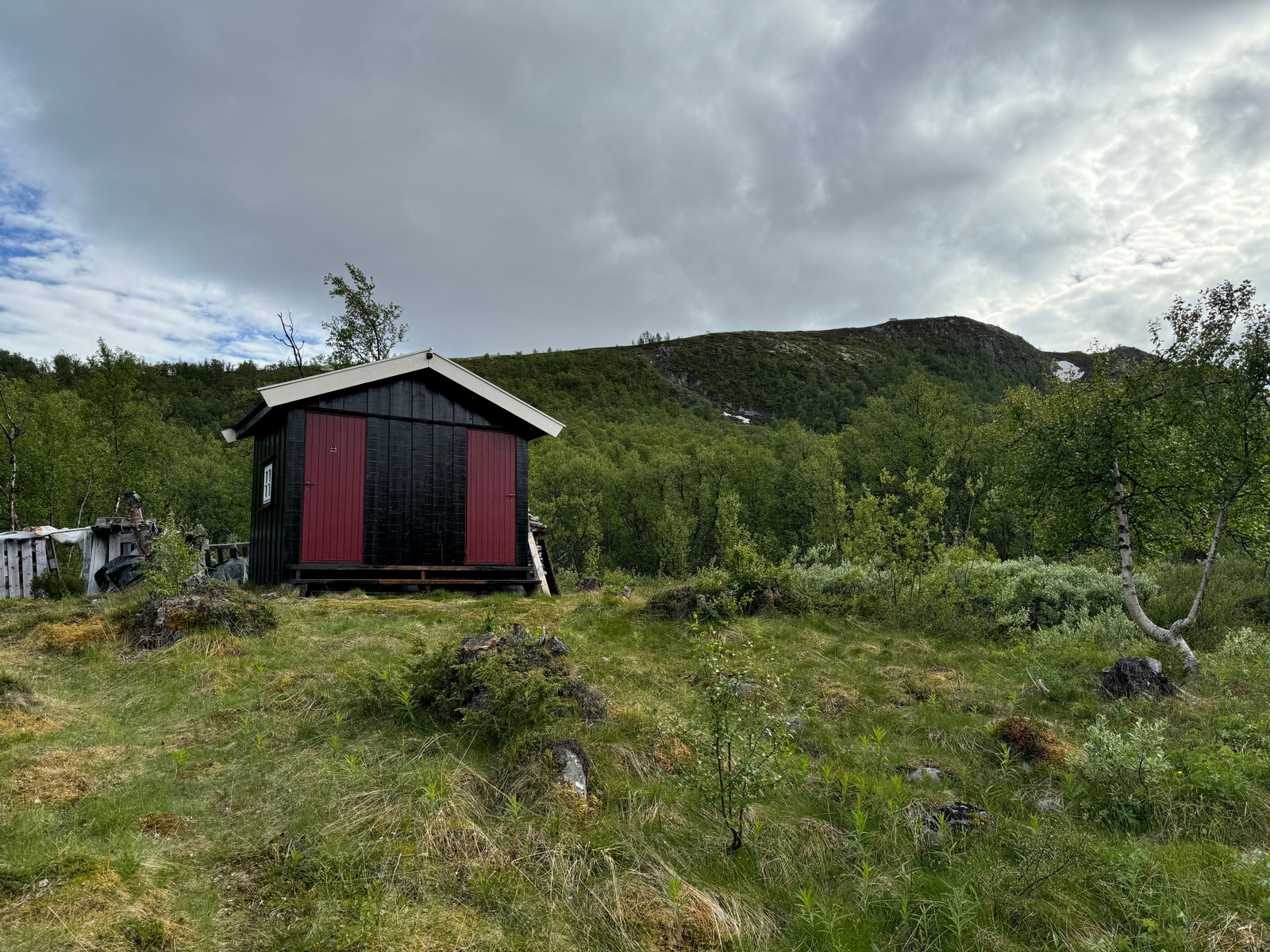 Uthus med utedo og bod Galleribilde