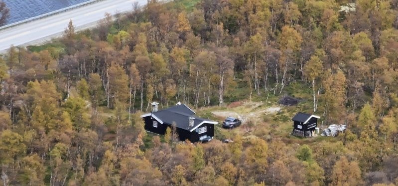Utsikt til hytta fra Sjøberget Galleribilde