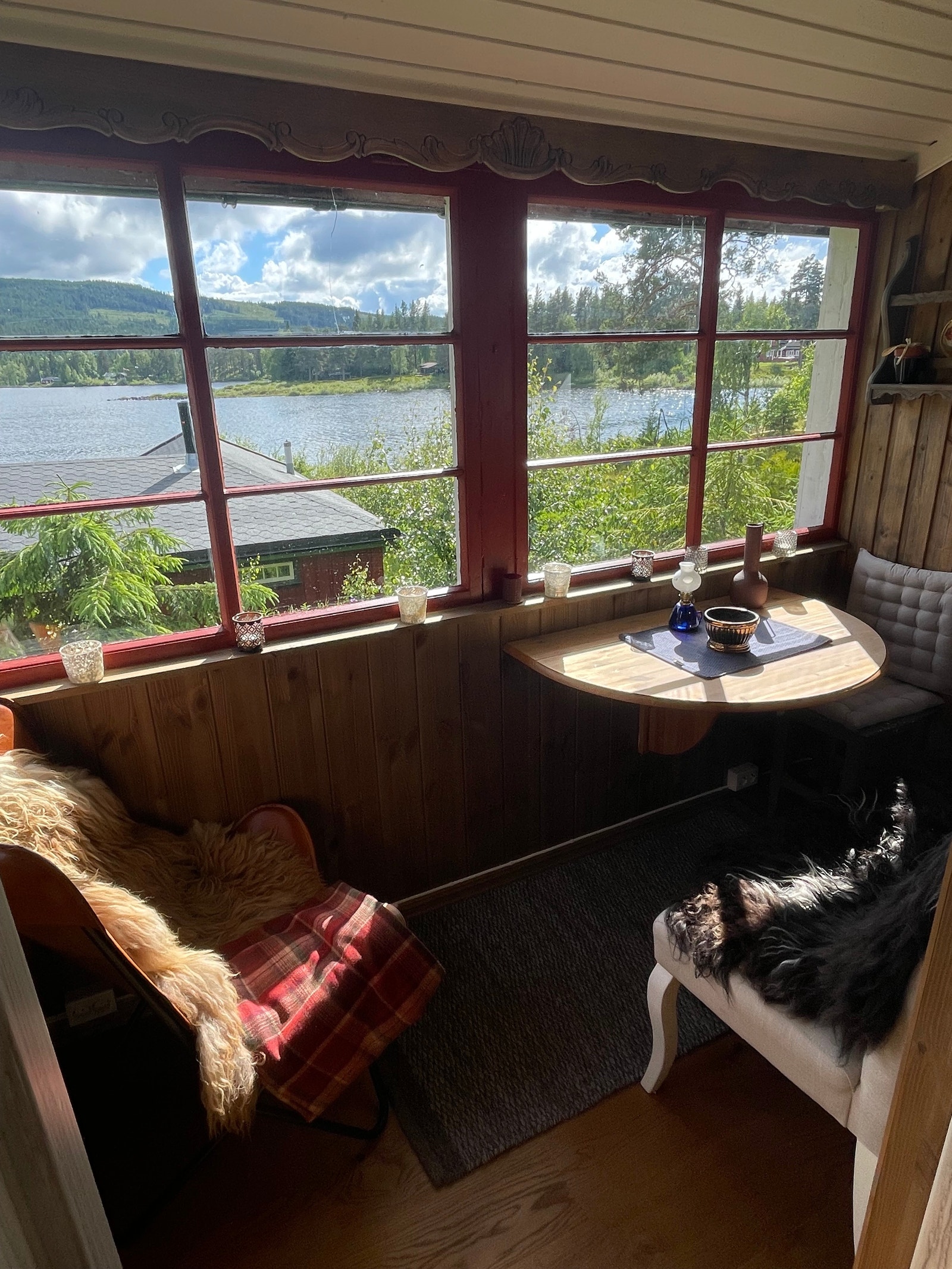 Ekstra sommerstue for kontor og kosestunder på kvelden. Galleribilde