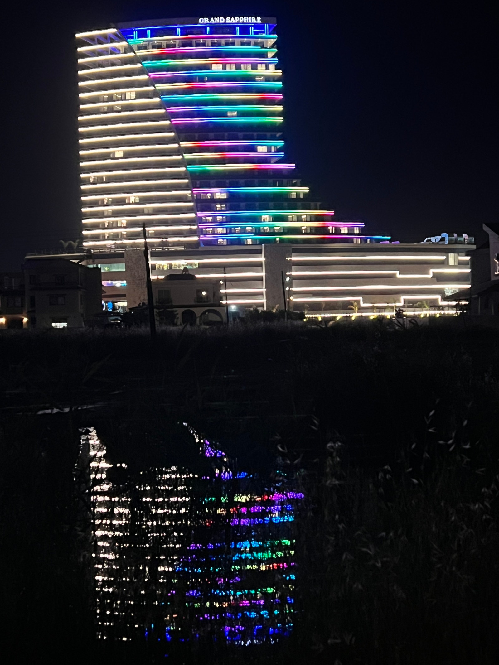 Grand Sapphire Resort - naboanlegget til Royal Sun - her kan du nyte god mat og drikke i toppetasjen og nyte en fantastisk utsikt over Middelhavet! Her kan du også spille på casino. Galleribilde
