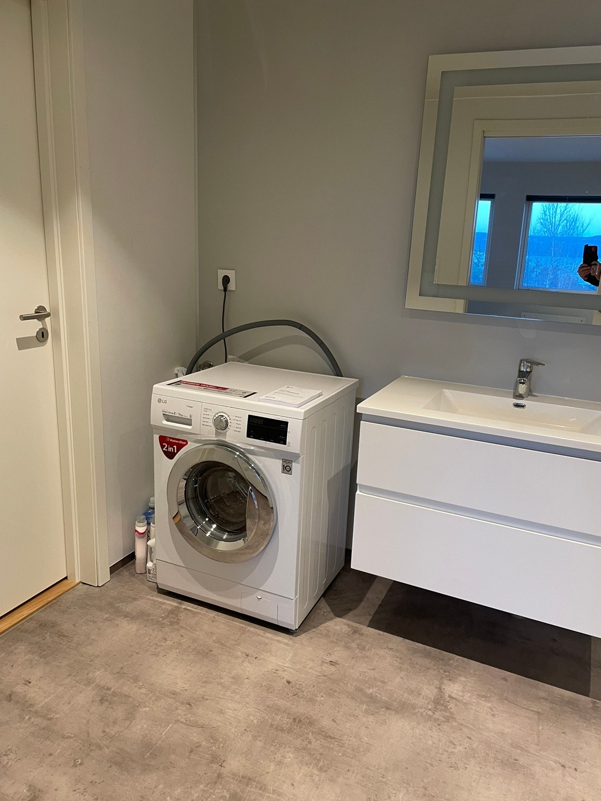 Bad m/tørk-og vaskemaskin Galleribilde