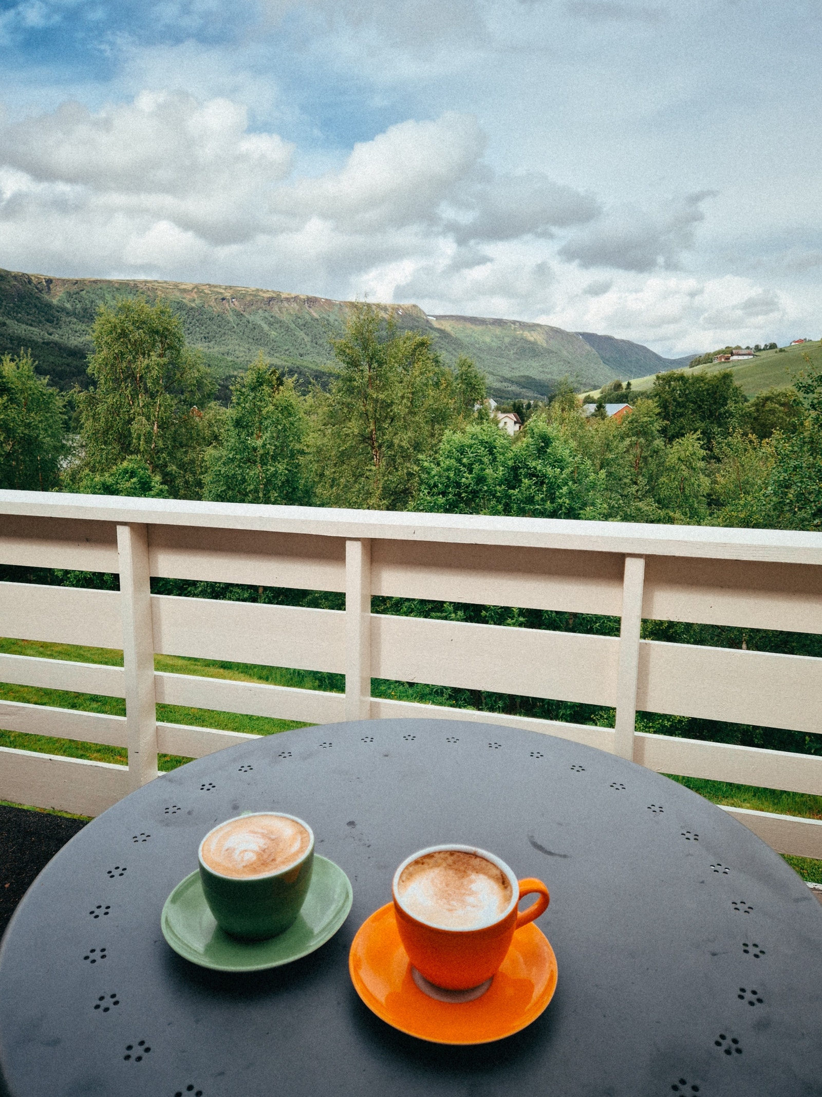 Når det er cafè i 1.etg kan man nyte cappuchino på egen balkong. Galleribilde