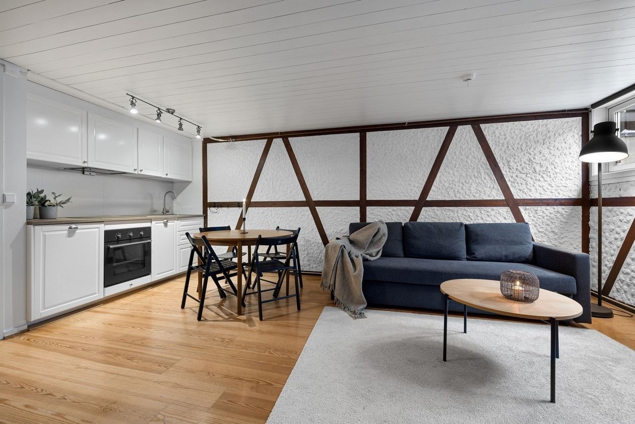 Stue/kjøkken/sov (fargen på veggen avviker noe fra bildet. Møbler følger ikke med) Galleribilde