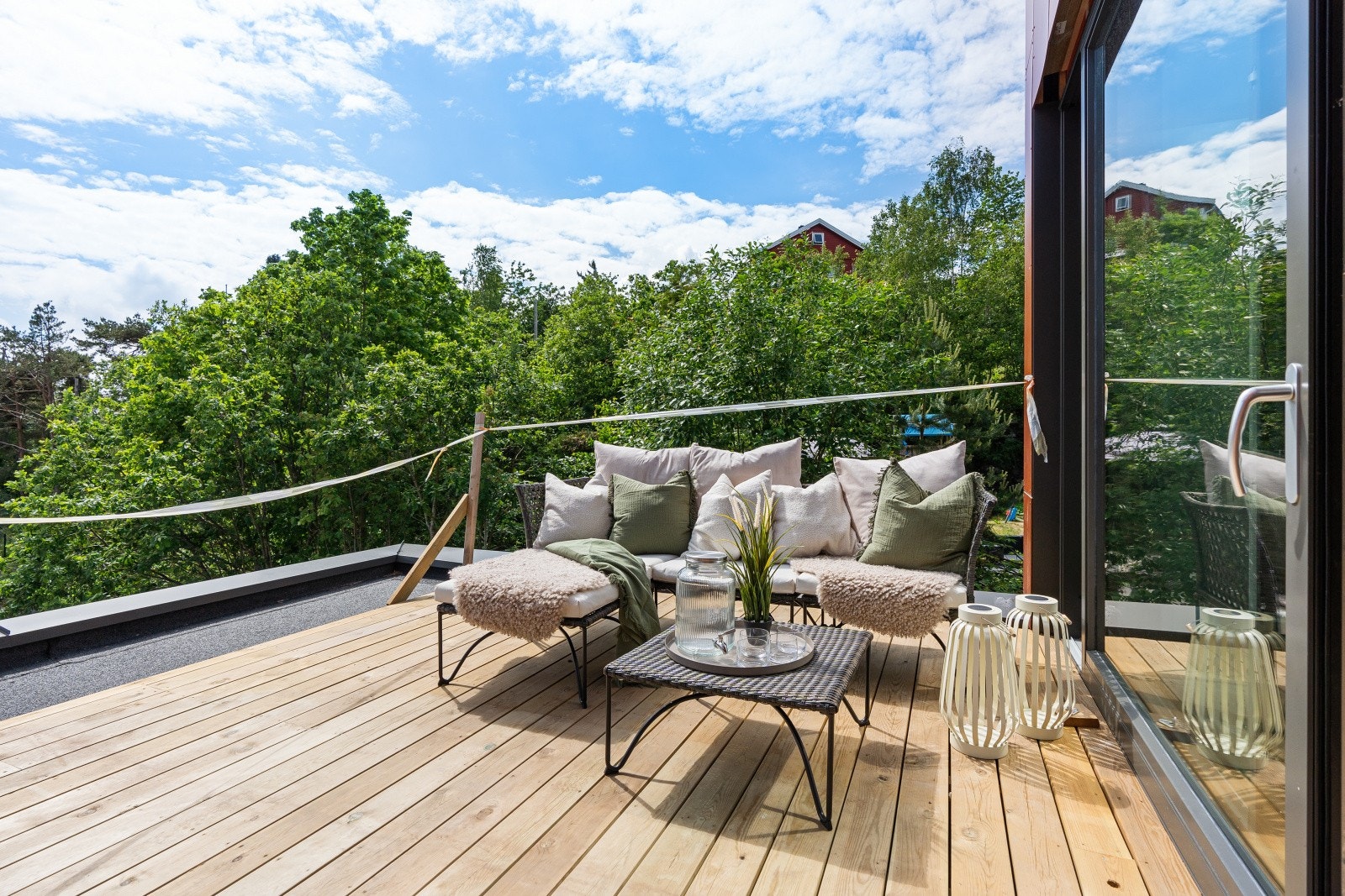 God plass til sittegruppe og grill Galleribilde