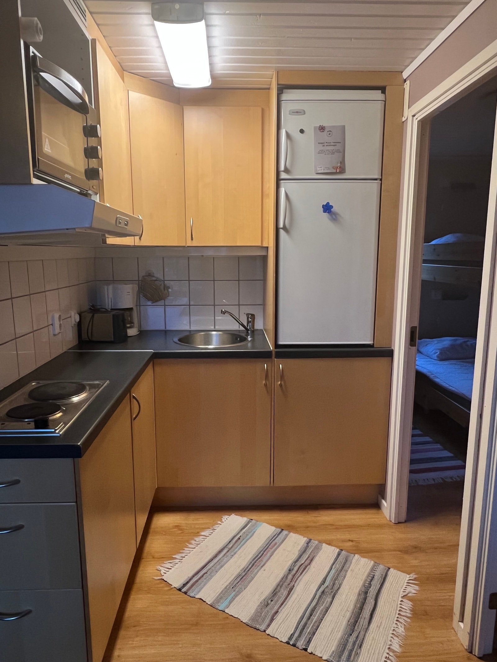 Kjøkken med inngang to soverom Galleribilde