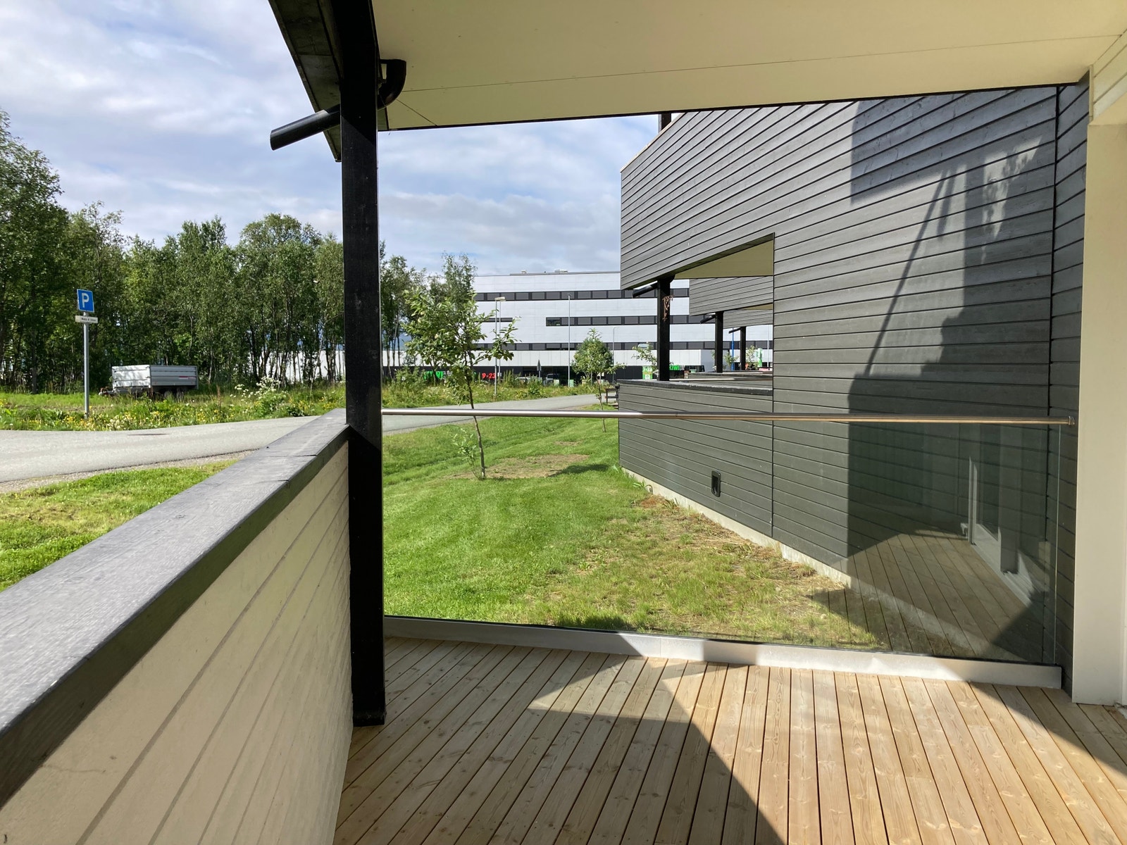 V1A, 5-roms leilighet i 1. etasje, balkong, utsikt mot vest Galleribilde