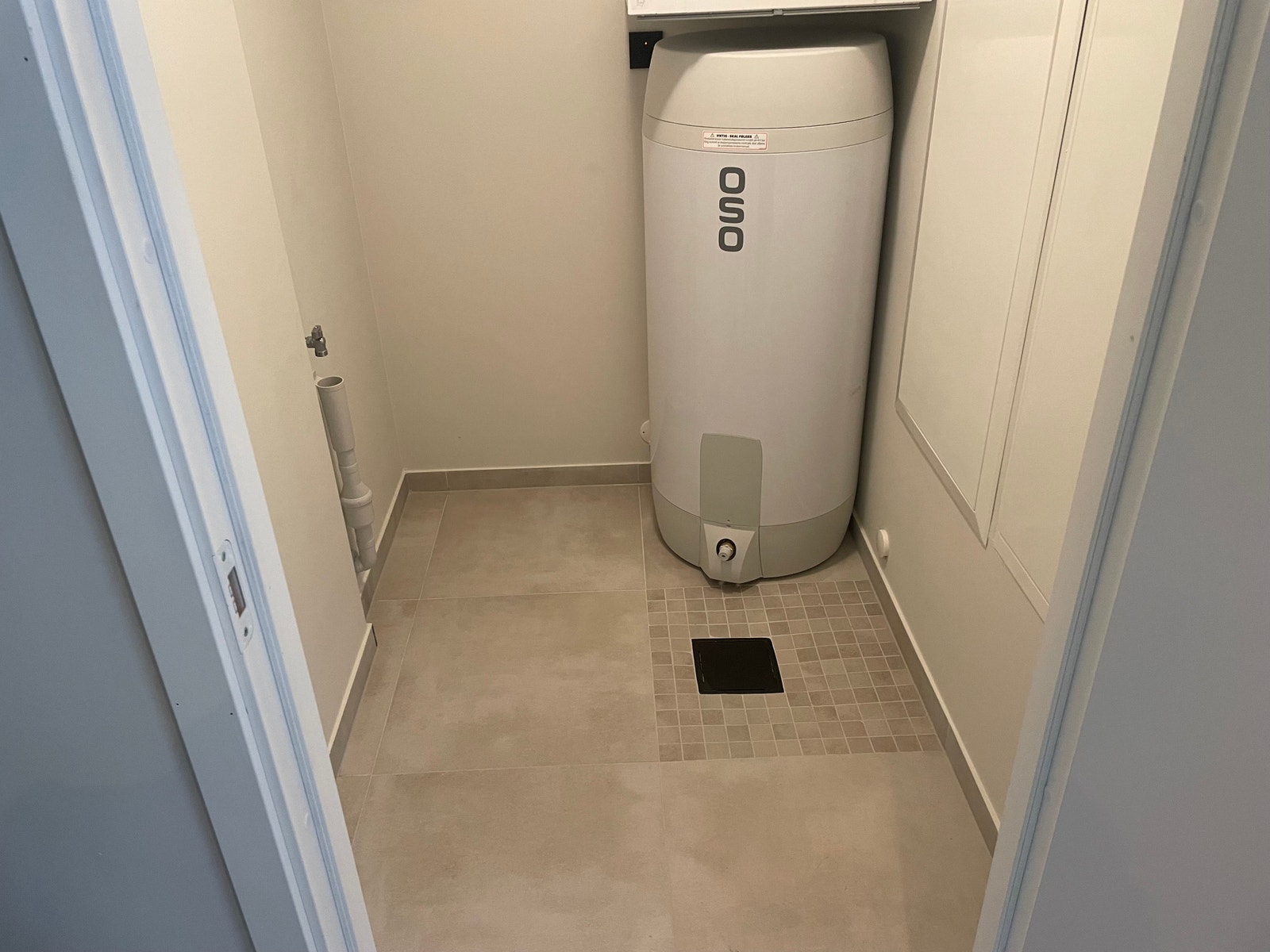 Eget vaskerom med plass til vaskemaskin Galleribilde