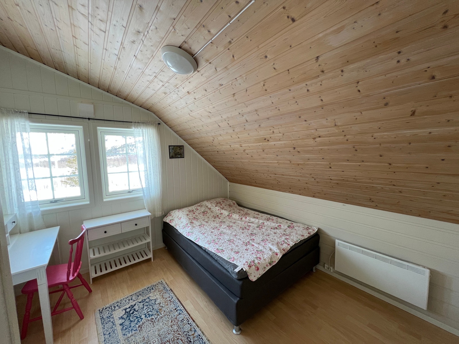 Soverom med dobbeltseng Galleribilde