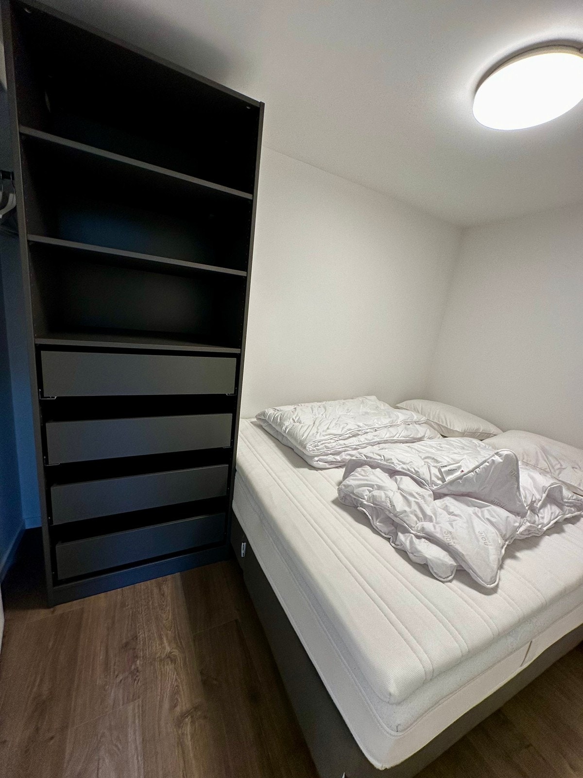 Soverom med garderobe Galleribilde