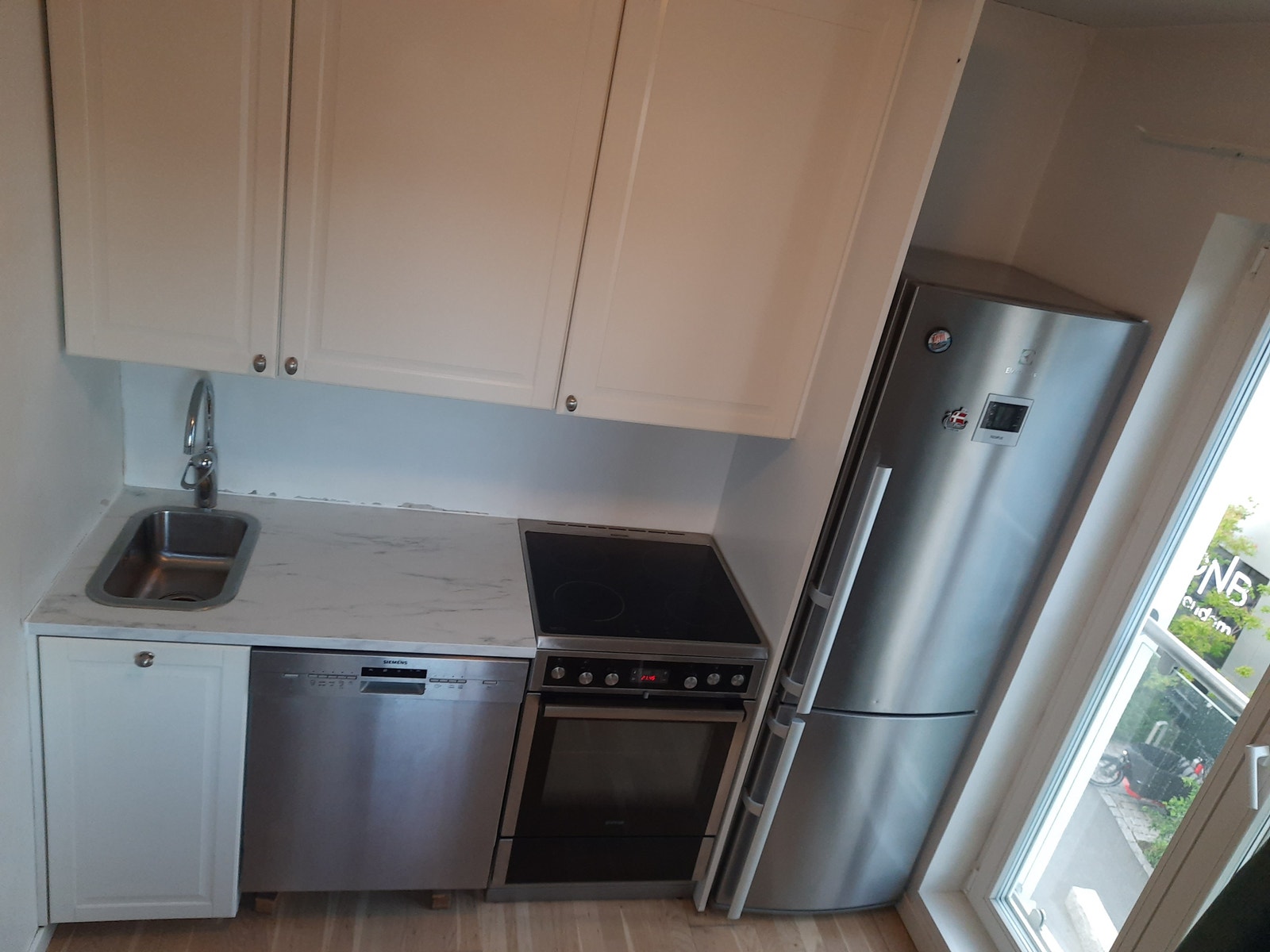 Ny benkeplate og kran/blandebatteri kjøkkenet nov. 2023 Galleribilde