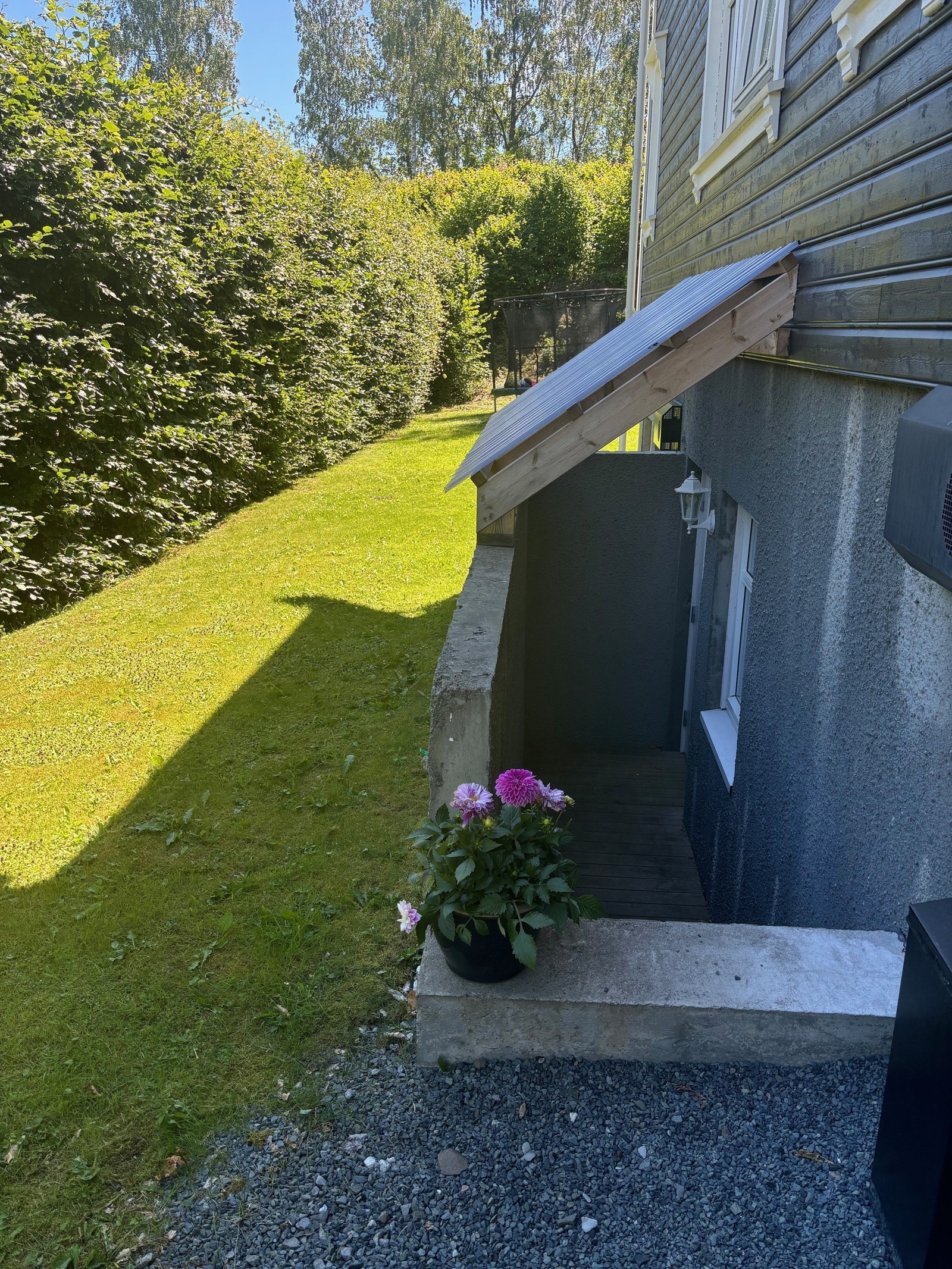 Egen inngang og hageområde Galleribilde